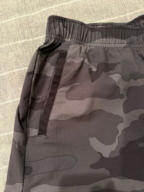 RVCA Women's Dark Camo Athletic Shorts, Size Large